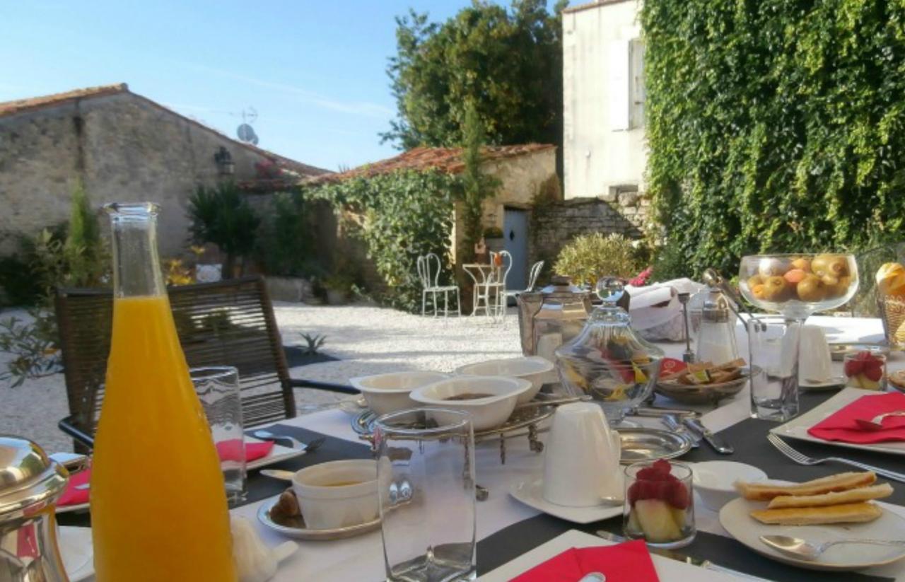 La Maison Du Baloir Thaire Bagian luar foto