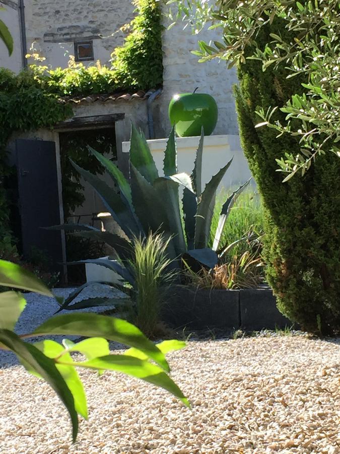 La Maison Du Baloir Thaire Bagian luar foto