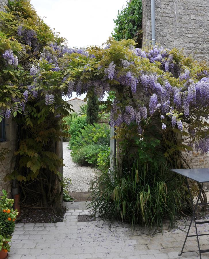 La Maison Du Baloir Thaire Bagian luar foto