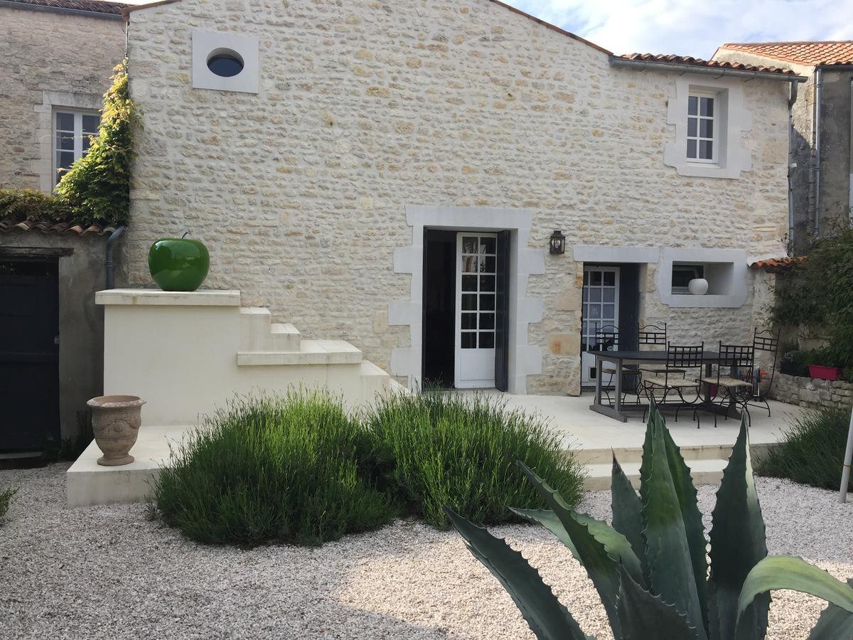 La Maison Du Baloir Thaire Bagian luar foto
